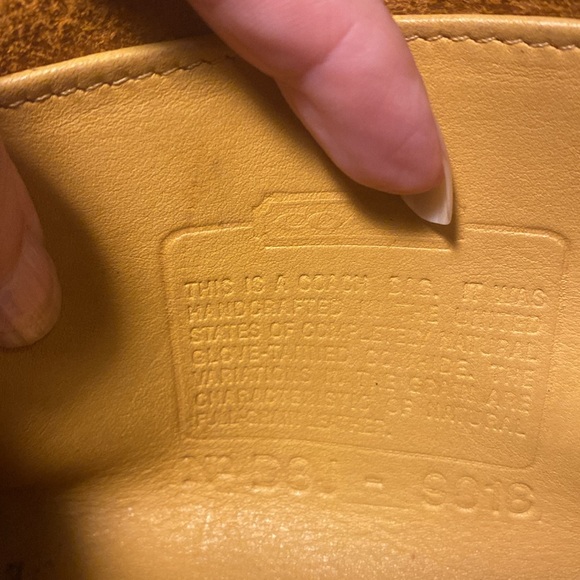 Coach Vintage Emmie. Gorgeous golden yellow color. - Picture 6 of 9
